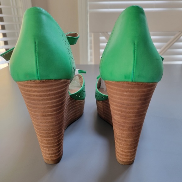 NWOB Restricted Green Open-Toe Wedge Heels - Size 6.5 - Picture 4 of 7
